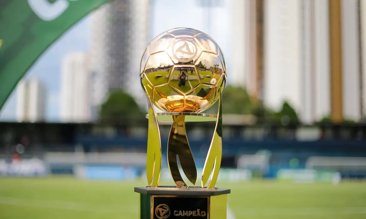 Taça de campeão da Copa Verde -