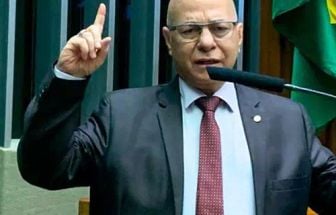 'Sou homossexual não bandido', afirma deputado acusado de pedofilia