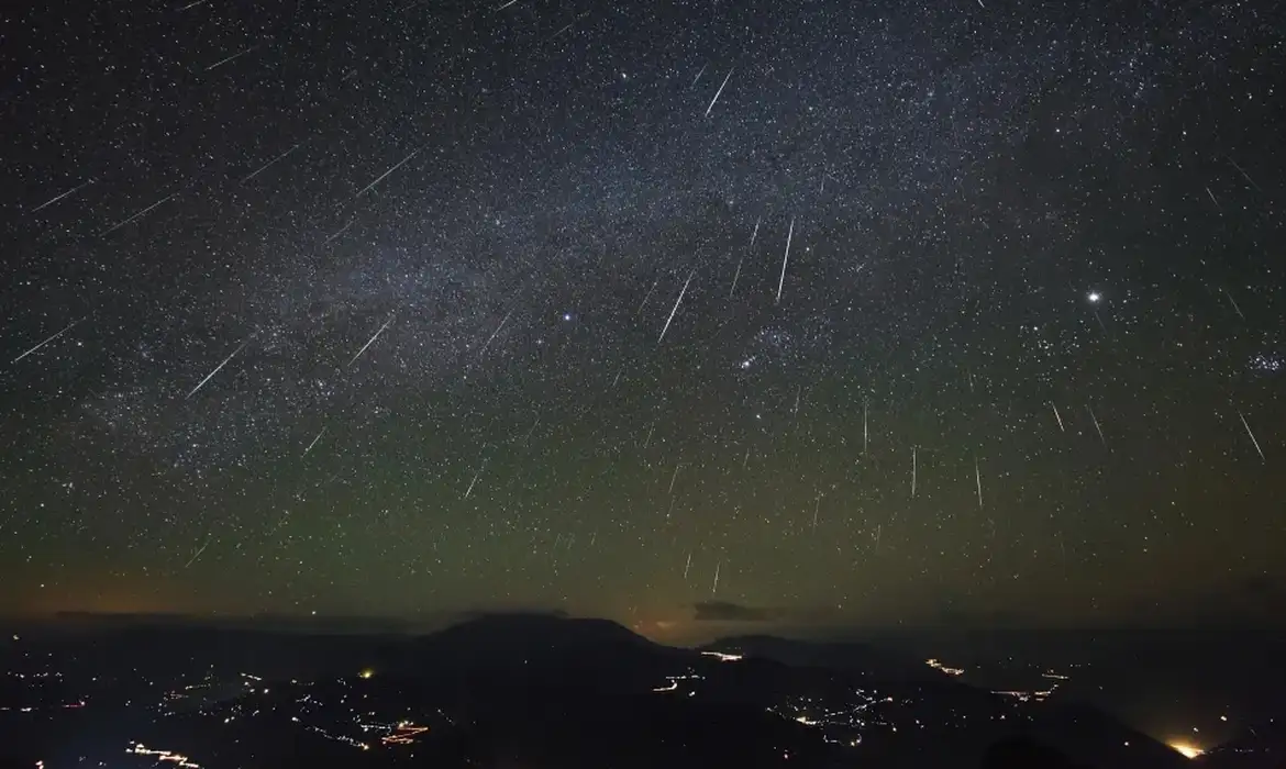 (Última grande chuva de meteoros do ano ocorre na noite desta sexta.)