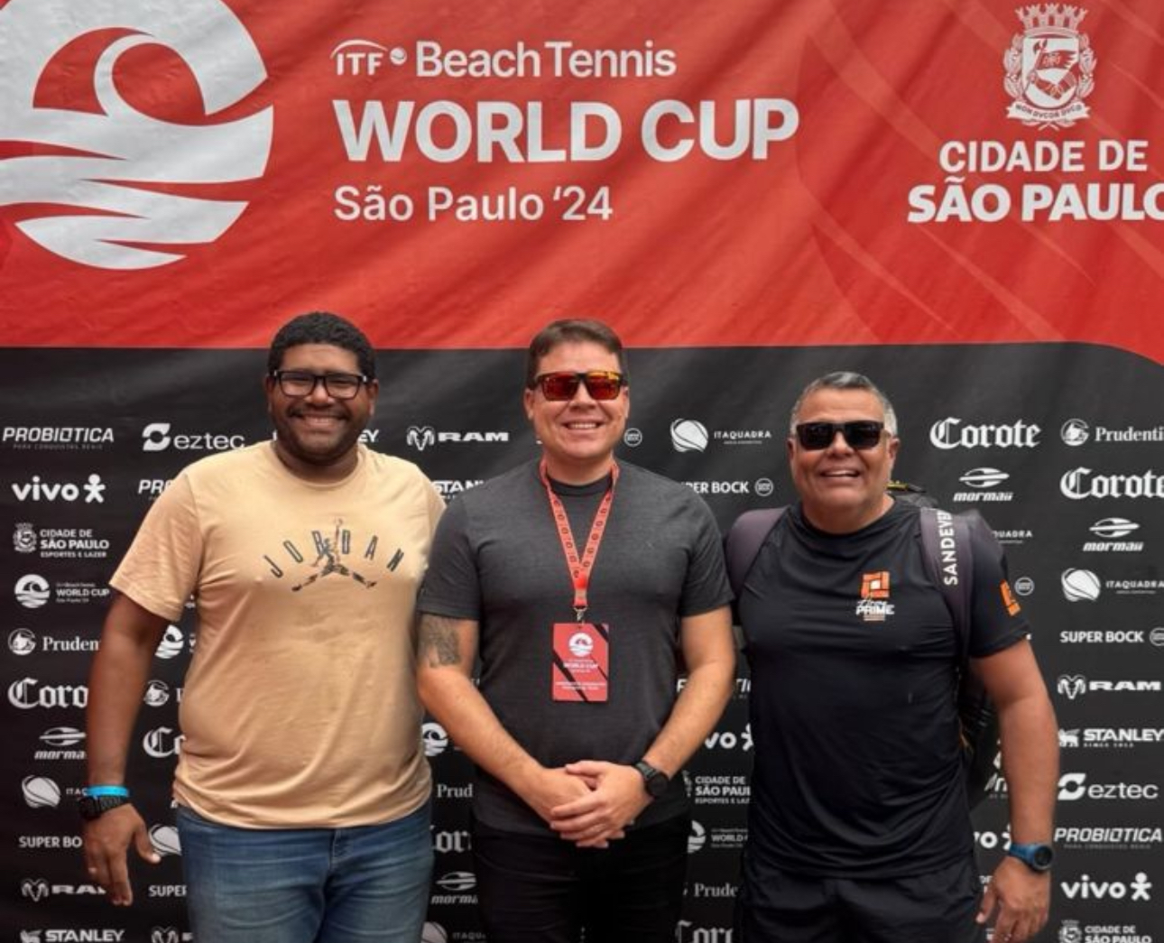 Celestino Rocha, presidente da Federação Paraense de Tênis e Beach Tennis, com os professores Fillipe Xenofontes e Adson Moraes