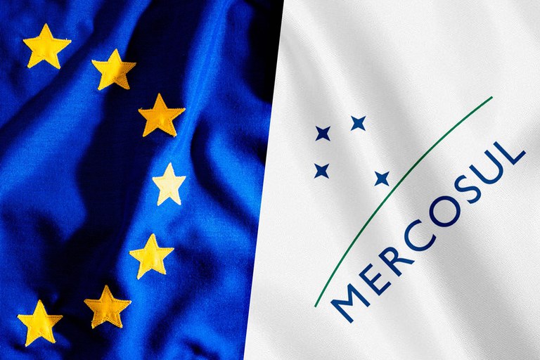 Bandeiras da União Europeia e Mercosul