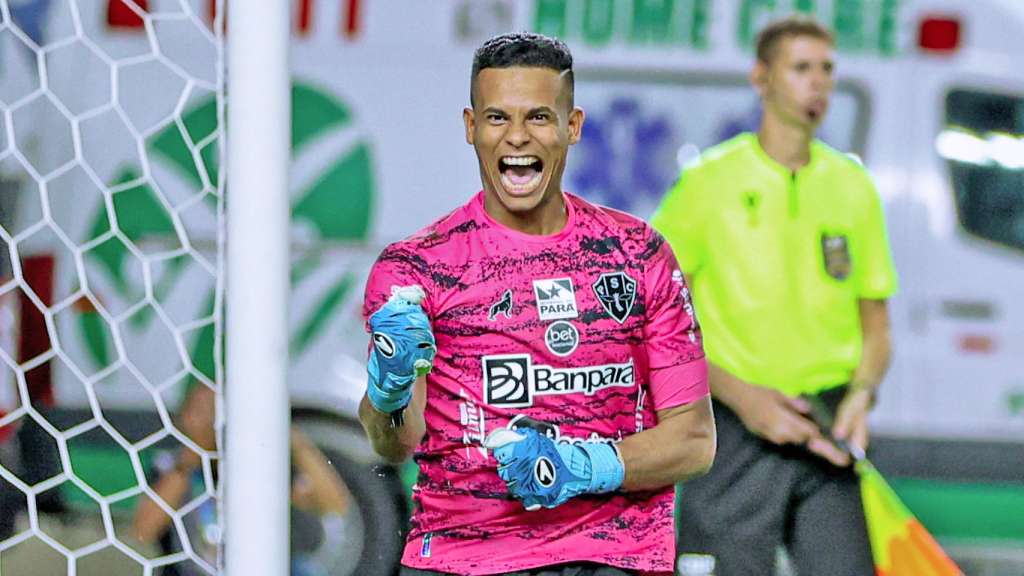 Diogo Silva com a camisa do Papão.