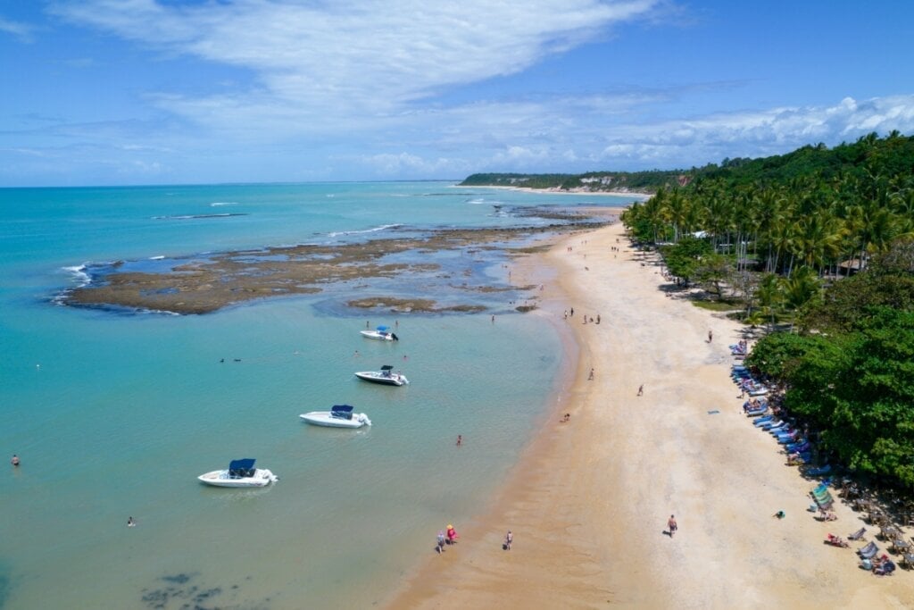 A Praia do Espelho tem águas calmas e cristalinas (Imagem: ADVTP | Shutterstock)