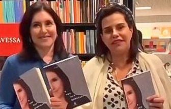 Em lançamento de livro, Narcisa se confunde e chama Simone Tebet de Simone 'Tablet'