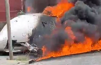 Vídeo: duas pessoas morrem após avião sair da pista e pegar fogo durante pouso na Argentina