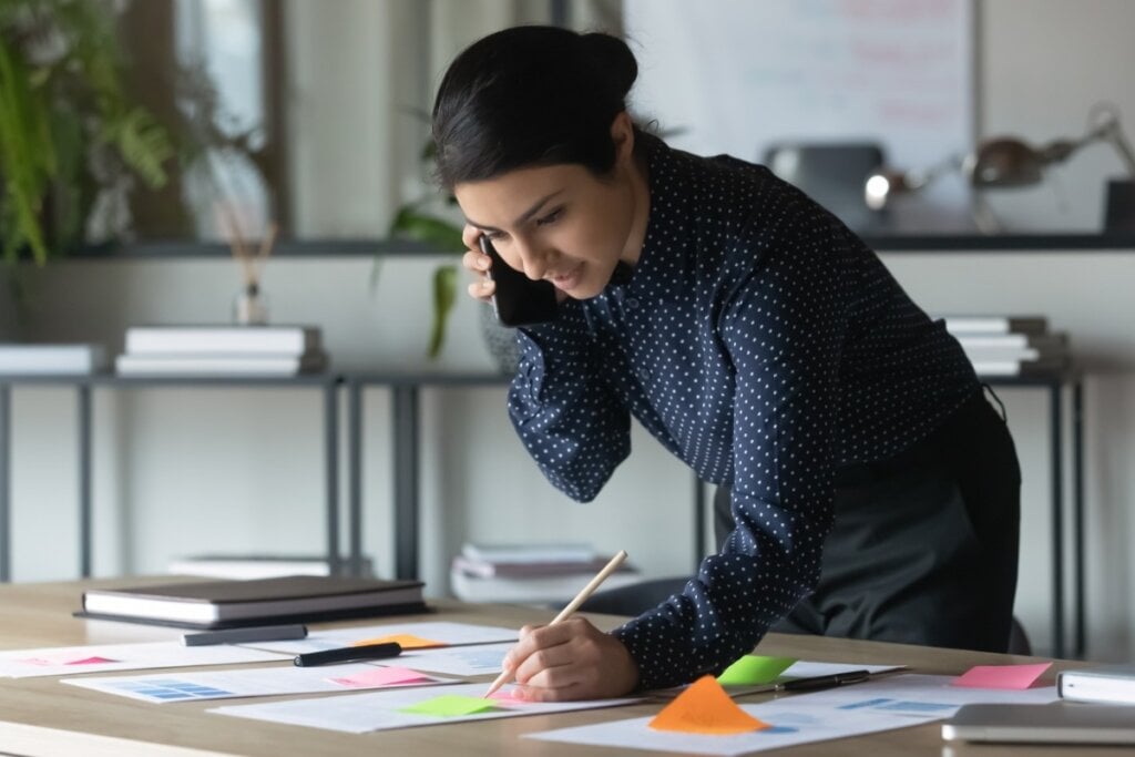 Organizar os horários ajuda a aproveitar o silêncio para realizar as atividades (Imagem: fizkes |  Shutterstock)