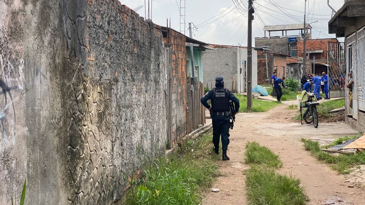 Jovem de 21 anos, recruta da Marinha, é morto a tiros por criminosos em motocicleta no bairro da Cabanagem, em Belém.