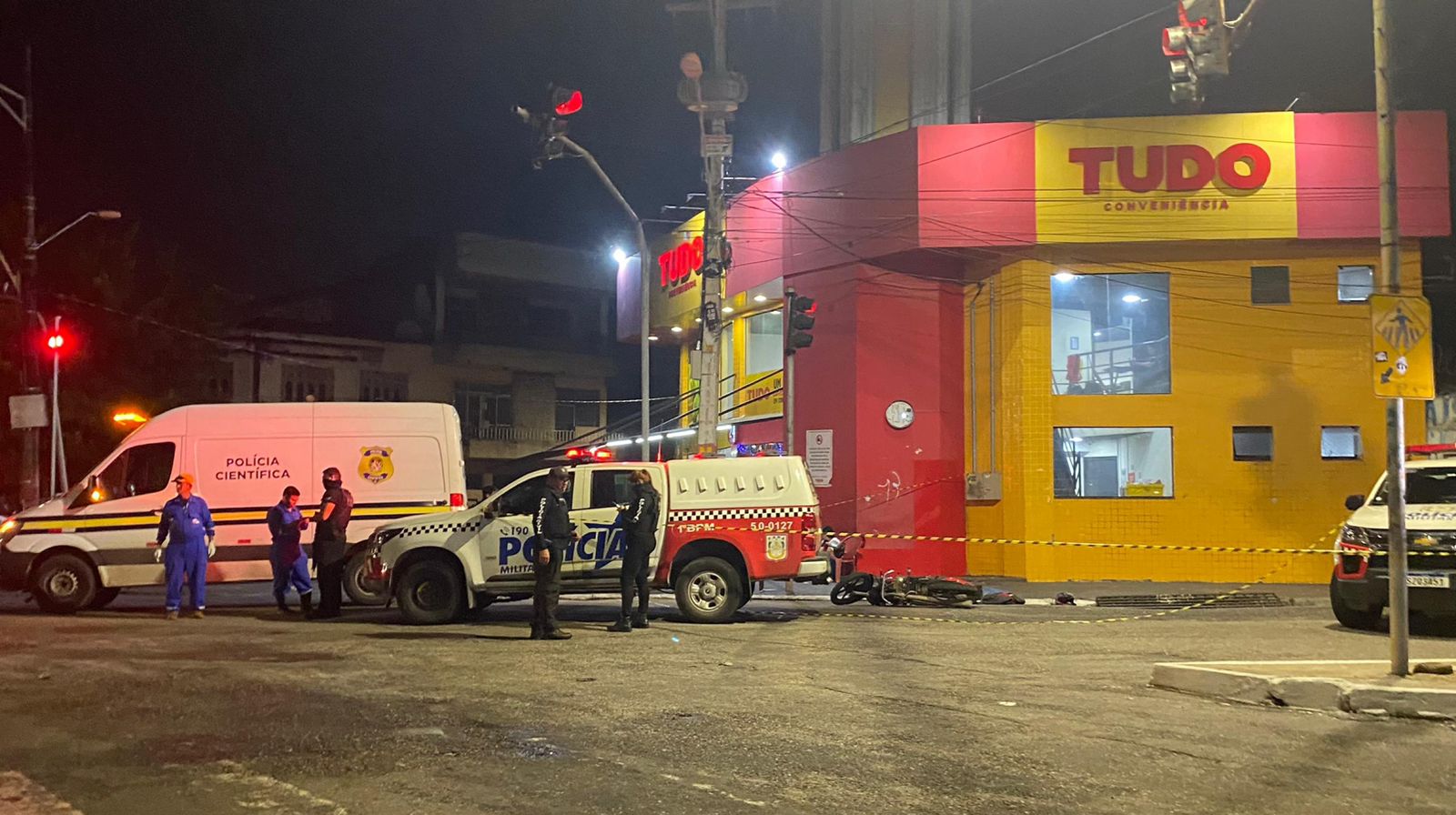 Um homem foi executado a tiros, no cruzamento da Avenida Pedro Álvares Cabral com a Rodovia Arthur Bernardes, em Belém.