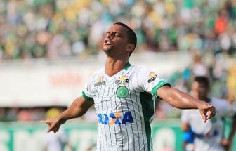 Oito anos após acidente aéreo da Chape, Bruno Rangel continua sendo o maior artilheiro da Série B