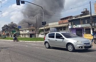 Vídeo: imóvel é tomado pelo fogo na Cabanagem, em Belém