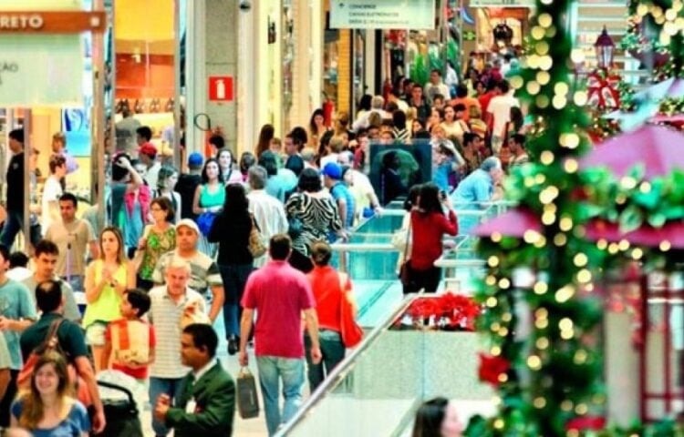 Lojas do centro comercial e shoppings de Belém tem horário estendido no período natalino.