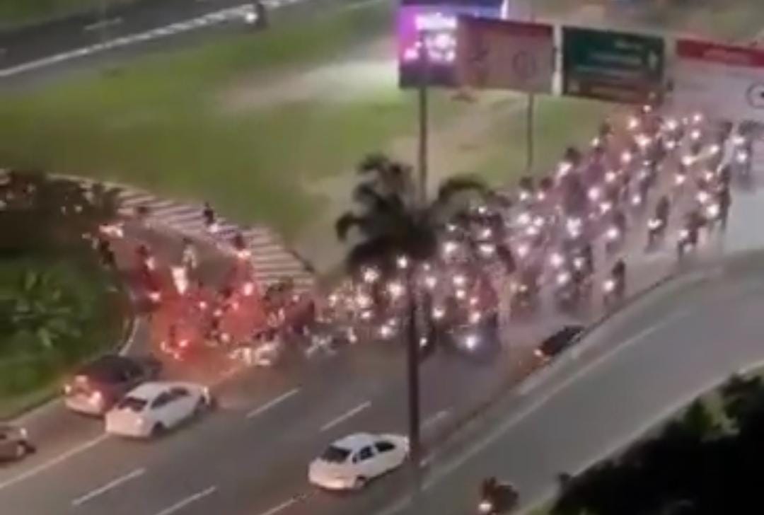 Motociclistas causam transtornos no Rio de Janeiro.