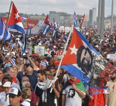 Imagem - Vídeo: milhares de cubanos protestam contra embargo norte-americano em Havana