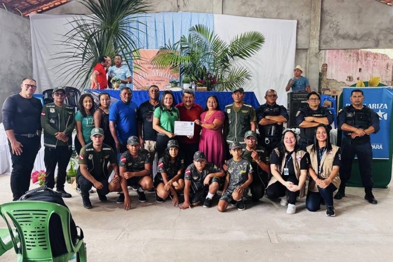 Equipe da Semas e representantes das comunidades beneficiadas pelo Acordo de Pesca.