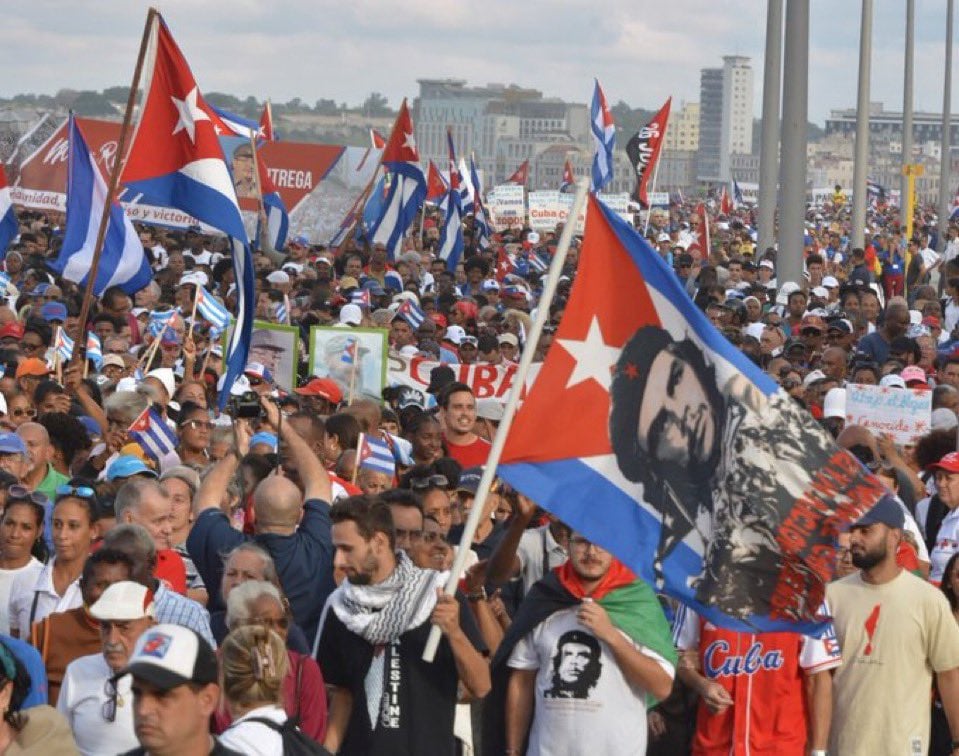 Marcha reuniu milhares de pessoas em Cuba.