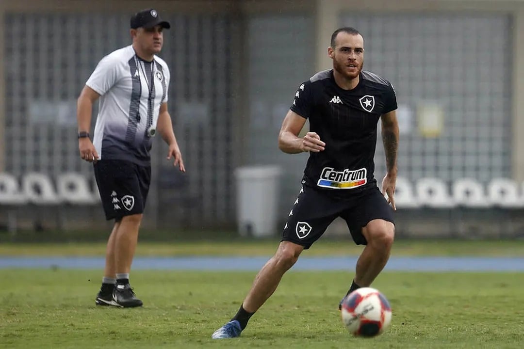 Pedro Castro vestiu a camisa do Botafogo em 2021 - 