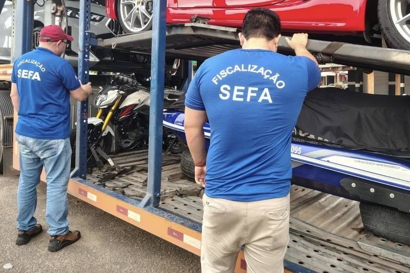 Agentes da Sefa apreendem veículo utilitário e motocicleta em Dom Eliseu, no Pará.