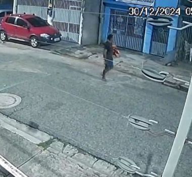 Imagem - Vídeo: homem é flagrado furtando casas no bairro da Sacramenta, em Belém