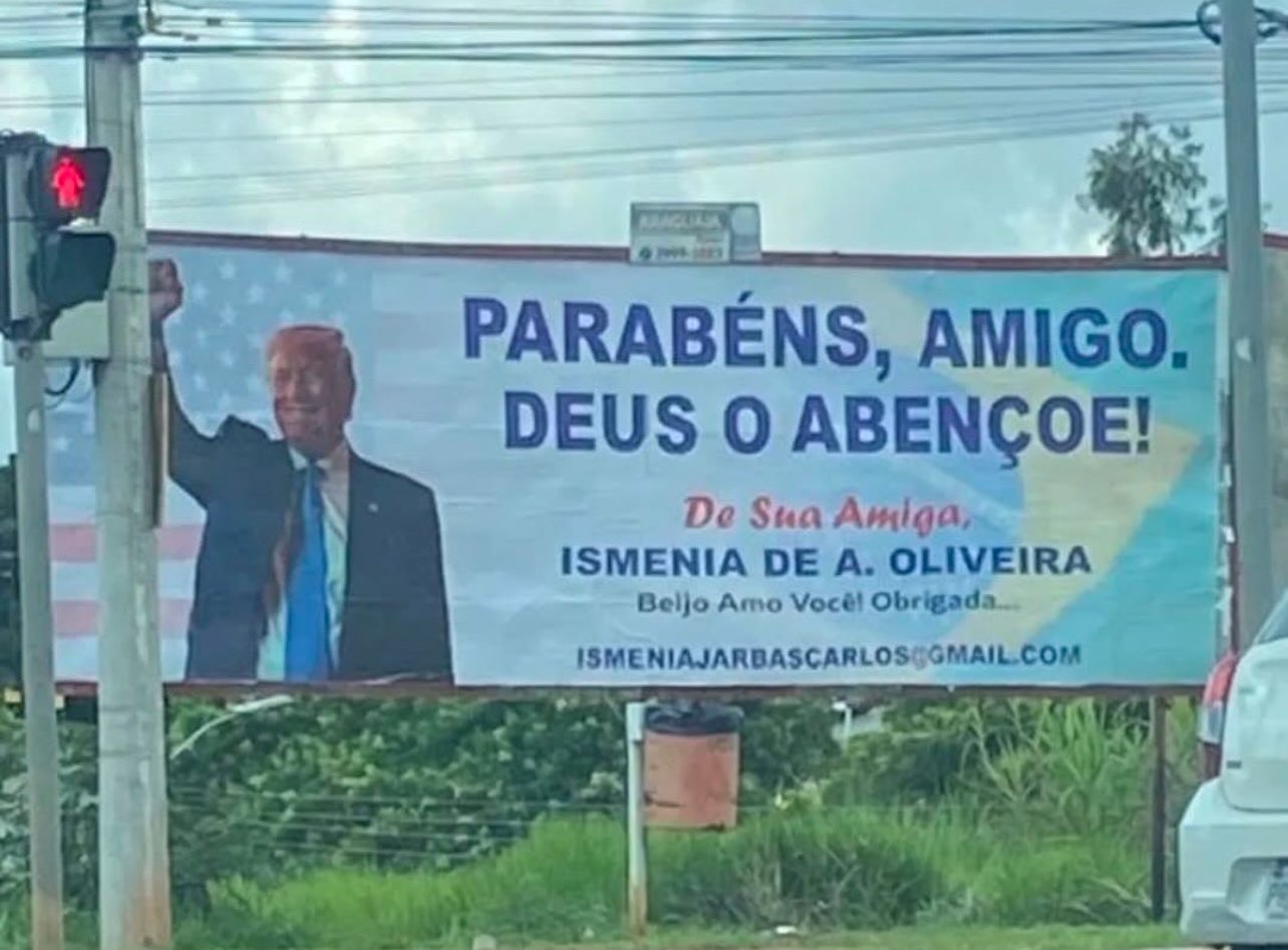 Outdoor de Trump em Goiânia.