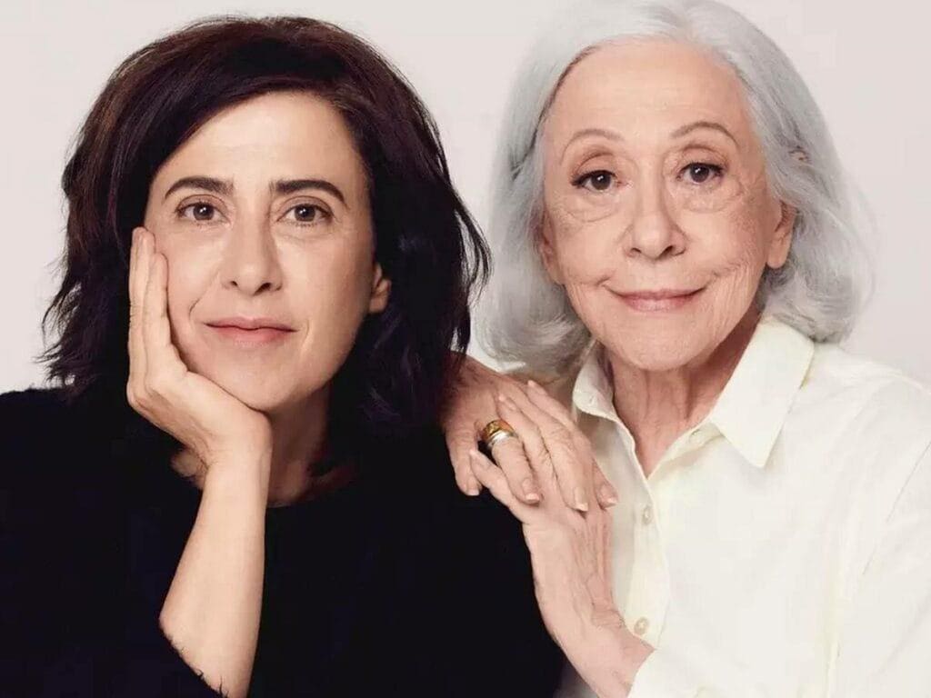 Fernanda Torres de 59 anos é filha da atriz veterana Fernanda Montenegro de 95 anos. 