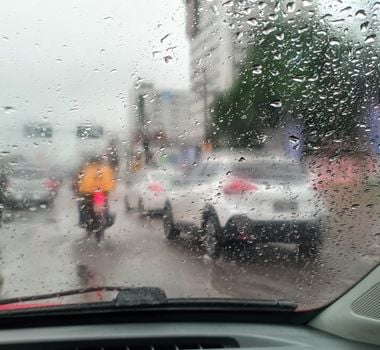 Imagem - Chuva e alagamentos causam transtornos no trânsito da Grande Belém; saiba os trechos a evitar