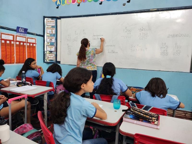 (A partir do dia 23 começa a matrícula presencial dos estudantes pré-matriculados - alunos com deficiência e ocupantes de vagas remanescentes. O início do ano letivo na rede municipal de ensino está previsto para 27 de janeiro.)