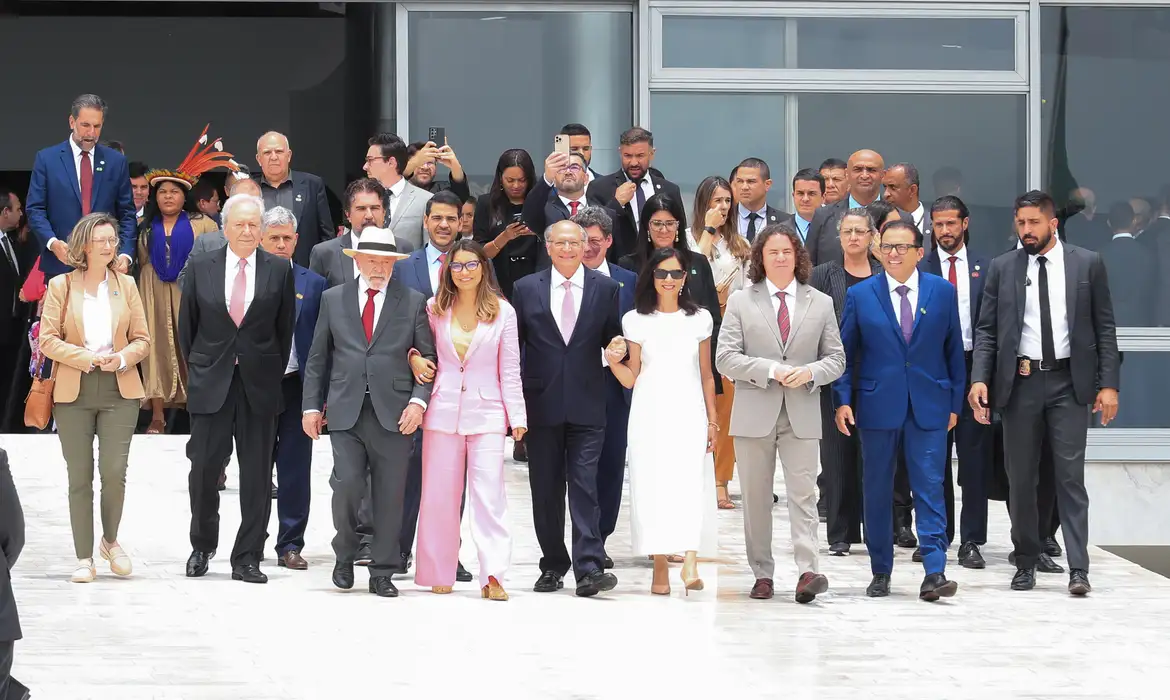 (Cerimônia contou com a presença de ministros, parlamentares, governadores e representantes dos Três Poderes. Foto Lula Marques/ Agência Brasil)