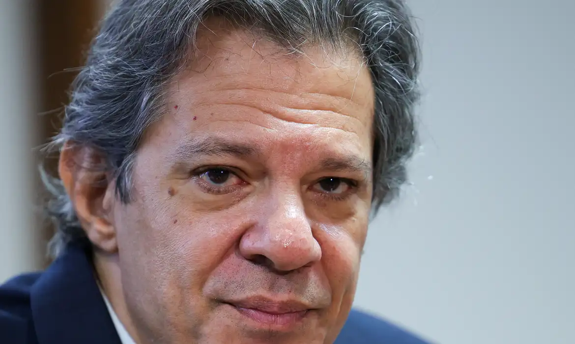 (Haddad afirma que Lula vetará jabutis que encarecerão conta de luz.)