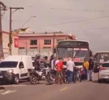 Imagem - Vídeo: motoqueiro fica ferido após colidir com ônibus na Cidade Nova, em Ananindeua