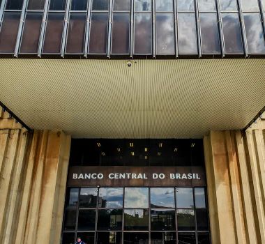 Imagem - Dólar e economia aquecida explicam maior parte da alta da inflação, diz Banco Central