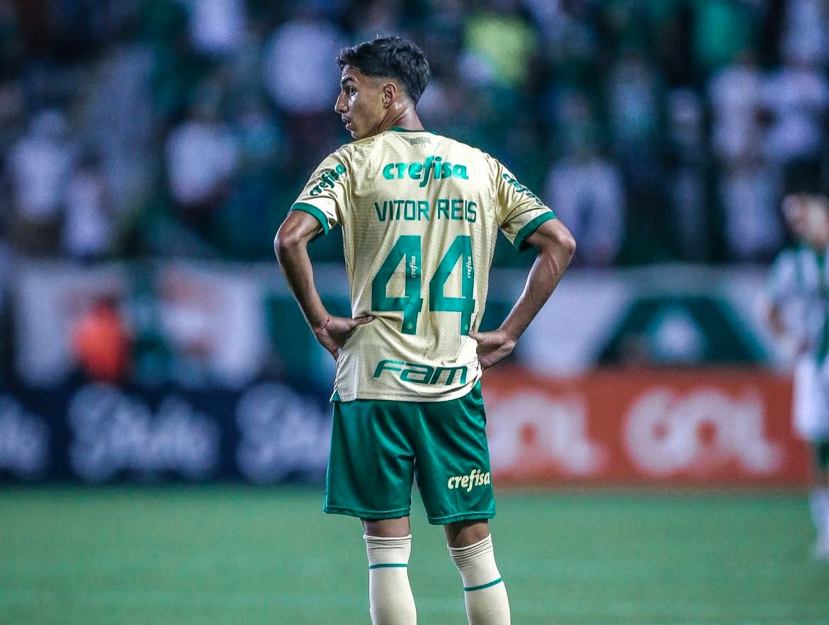 Manchester City faz proposta ao Palmeiras para contratar o zagueiro Vitor Reis