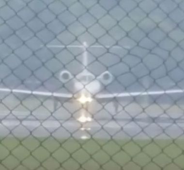 Imagem - Vídeo mostra pouso de avião em São Paulo segundos antes de explosão