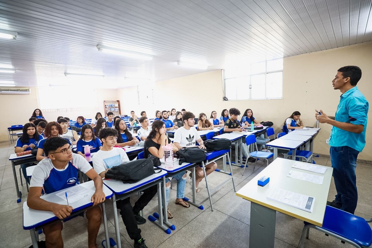 A imagem representa o desempenho dos alunos e equipe escolar no certame. Um total de 79 alunos da Escola tiveram nota mais que 900 no Enem.