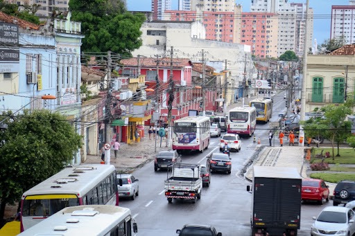 Esta quarta-feira, 15, amanheceu chuvosa em Belém, capital paraense, deixando o trânsito com vários pontos de lentidão.