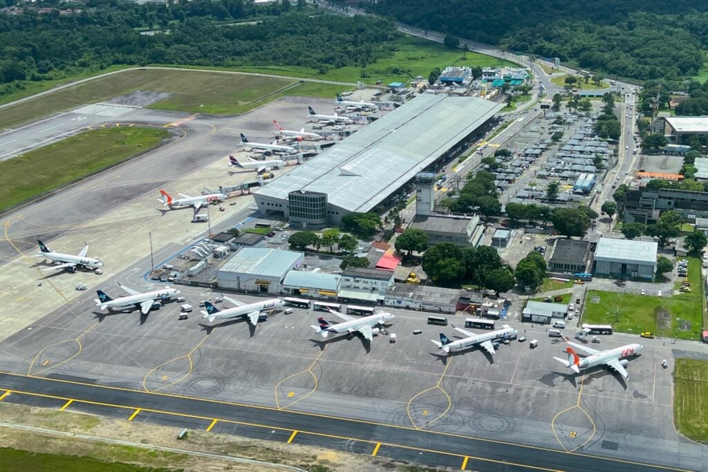 Aeronaves fora dos fingers de embarque e desembarque: cena que poderá ser comum durante a COP-30