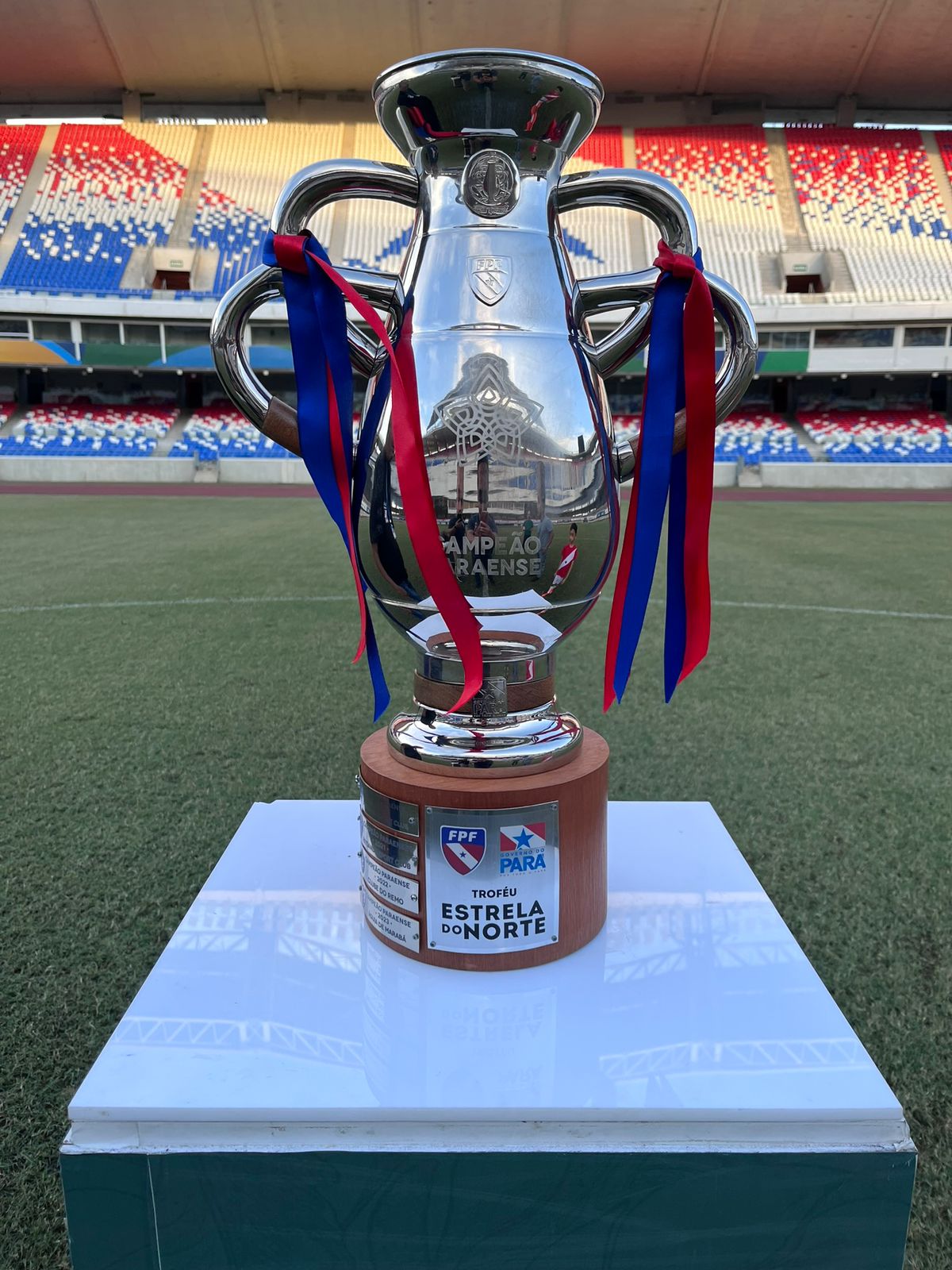 Cobiçada taça do Campeonato Paraense.