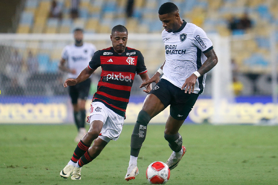 Flamengo e Botafogo se enfrentam em Belém pela Supercopa do Brasil.