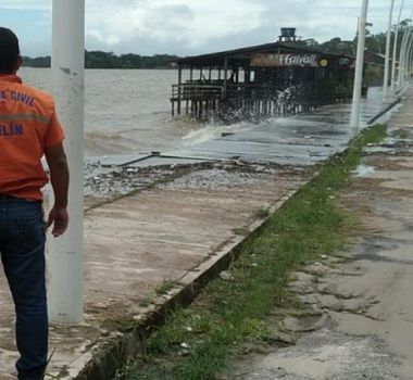 Imagem - Maré alta causa transtornos a visitantes e moradores em praias de Mosqueiro, distrito de Belém