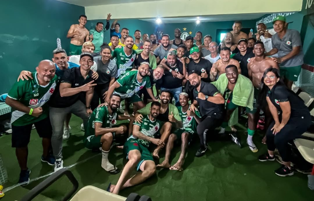 Elenco da Lusa vibra com o triunfo diante do Bragantino. 