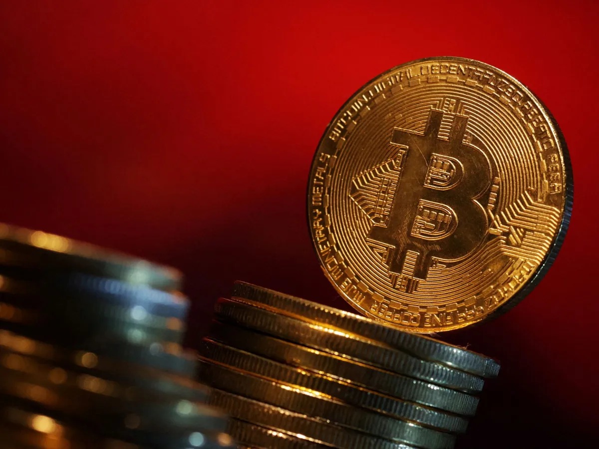 Bitcoin atinge novo recorde e chega a bater US$ 109 mil antes da posse de Trump.