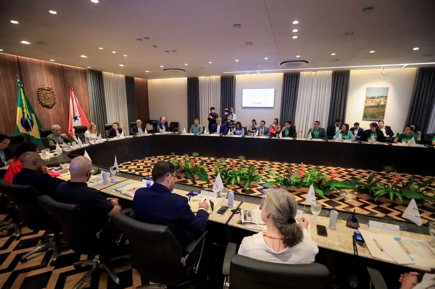 (Durante está semana, especialistas internacionais são acompanhados por técnicos dos governos do Brasil, do estado e municipal, em reuniões para discutir os preparativos para o evento que acontece em novembro.)