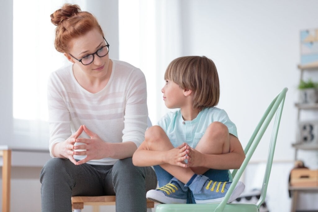 O professor deve estar sempre disposto a ouvir os alunos com empatia (Imagem: Ground Picture | Shutterstock)