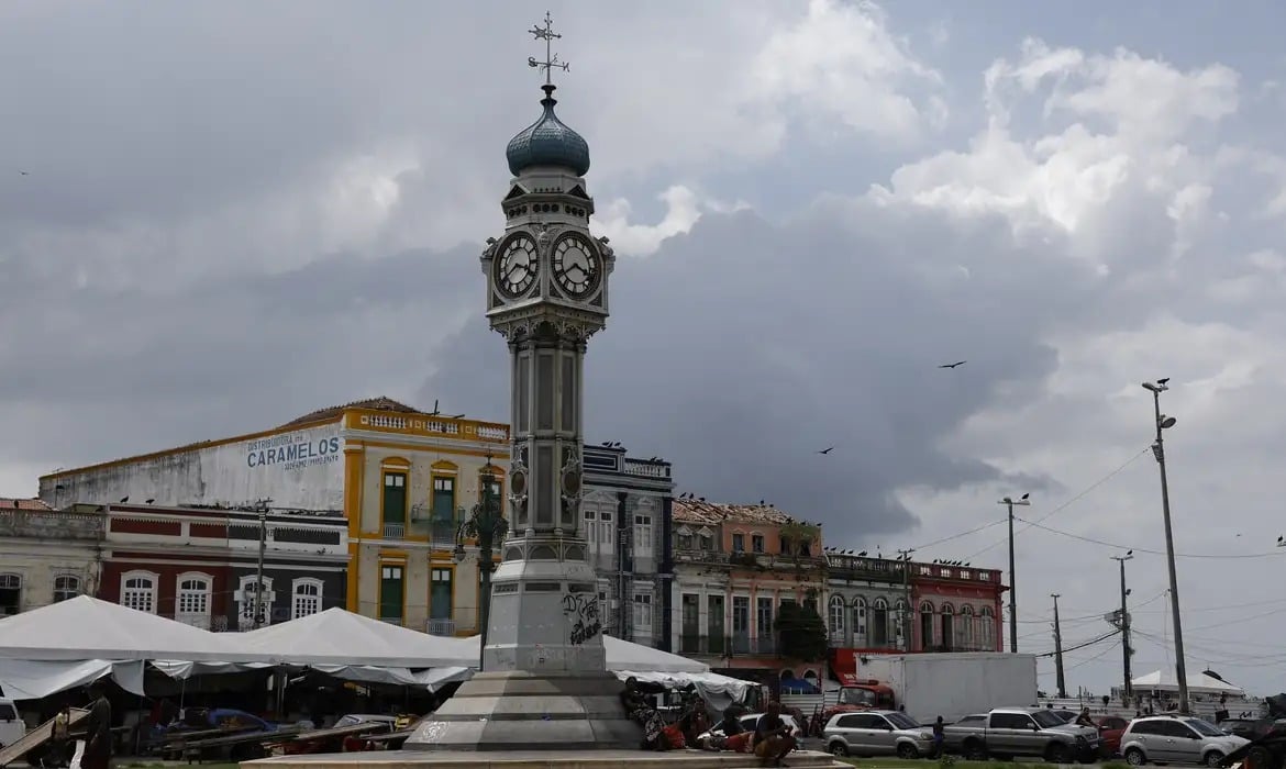 No primeiro dia de visitas de campo, o grupo se reuniu com representantes dos comitês organizativos dos governos federal, do estado e município.