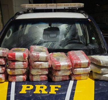 Imagem - PRF apreende 26kg de drogas em carro que transportava casal e duas crianças em Tucuruí, no Pará