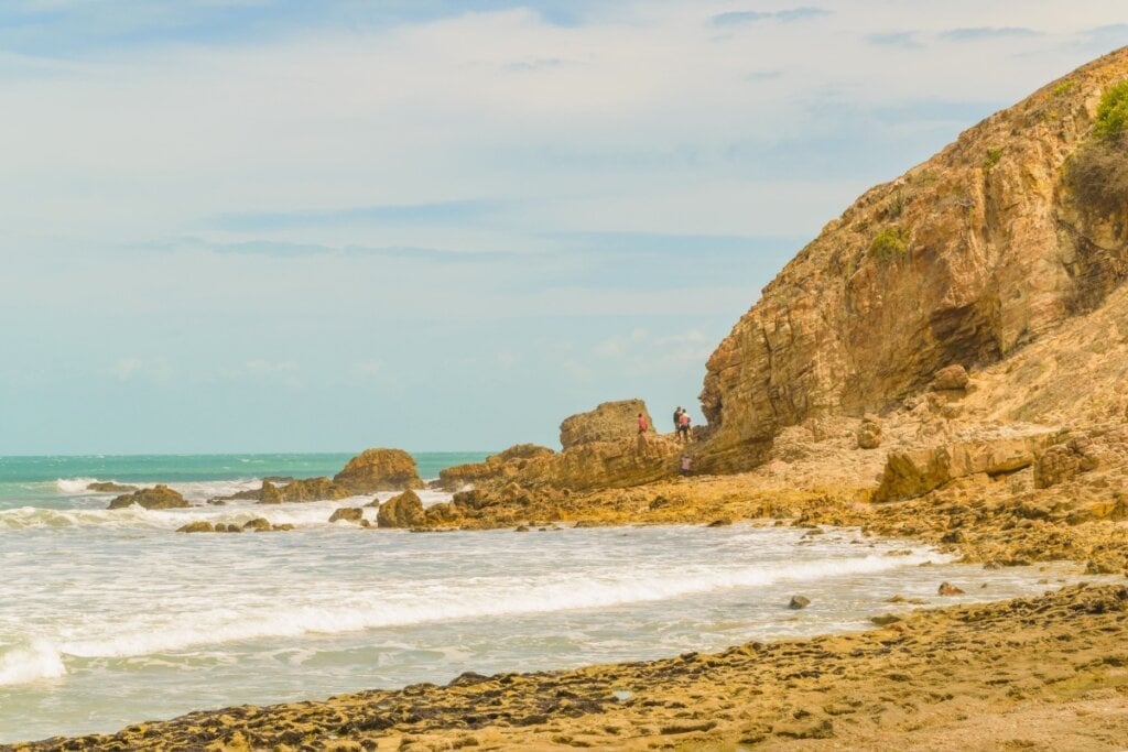 A Praia das Malhadas é o destino perfeito para quem busca tranquilidade para relaxar (Imagem: DFLC Prints | Shutterstock)