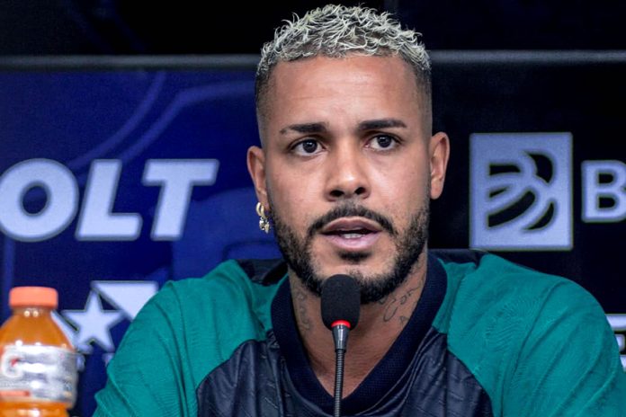 Maxwell atacante do Remo destaca confiança e foco do elenco na temporada