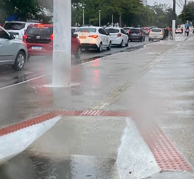 Imagem - Vídeo: alagamentos causam lentidão no trânsito nesta sexta-feira chuvosa, em Belém