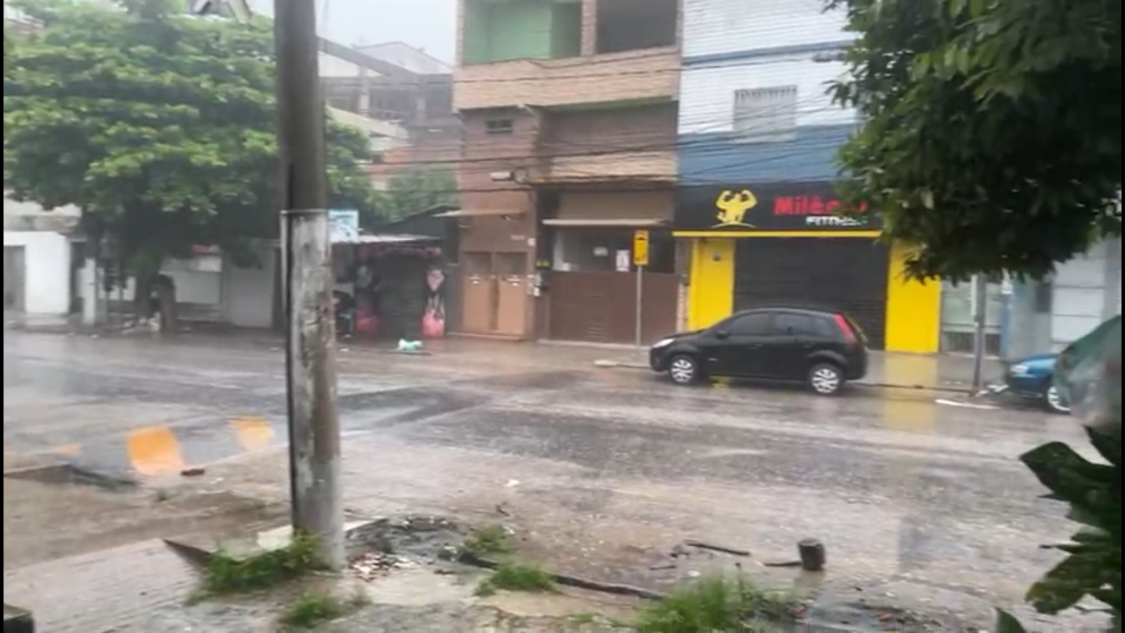 Esta sexta-feira (24), amanheceu com chuva, em Belém. 