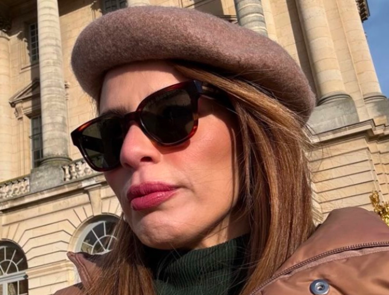 Débora Goldenberg, eleganterrima, dando pinta em Paris.