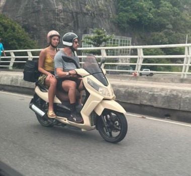 Imagem - José Loreto e ex-BBB Alane Dias são flagrados em passeio de motocicleta no Rio de Janeiro; assista